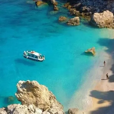 Blue Pearl, Seaside Aprtm With Pool At Latchi Marina Polis