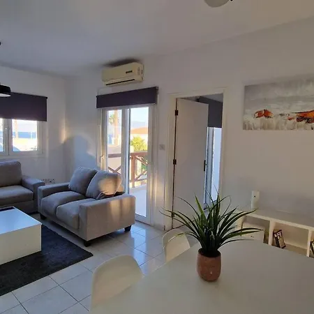 Blue Pearl, Seaside Aprtm With Pool At Latchi Marina Polis