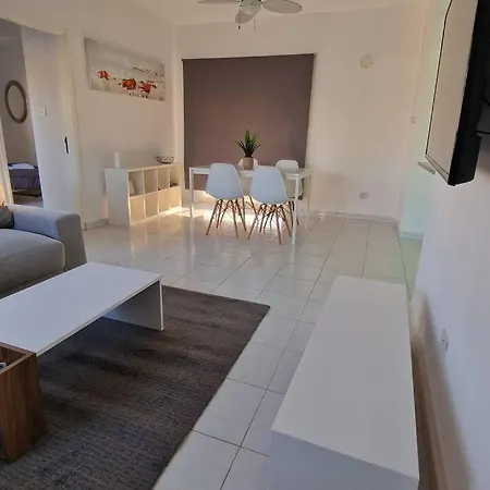 Apartment Blue Pearl, Seaside Aprtm With Pool At Latchi Marina