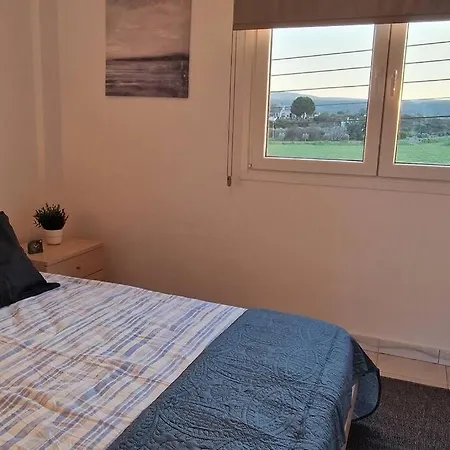 Blue Pearl, Seaside Aprtm With Pool At Latchi Marina Polis