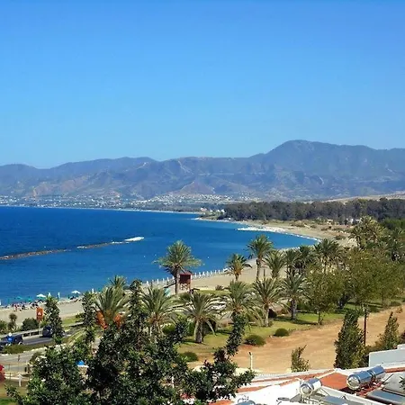 Blue Pearl, Seaside Aprtm With Pool At Latchi Marina Polis