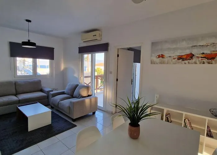 Blue Pearl, Seaside Aprtm With Pool At Latchi Marina Polis