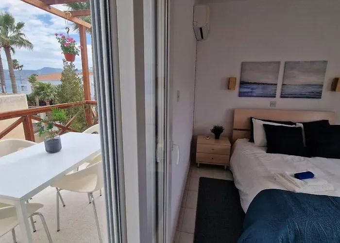 Blue Pearl, Seaside Aprtm With Pool At Latchi Marina Polis