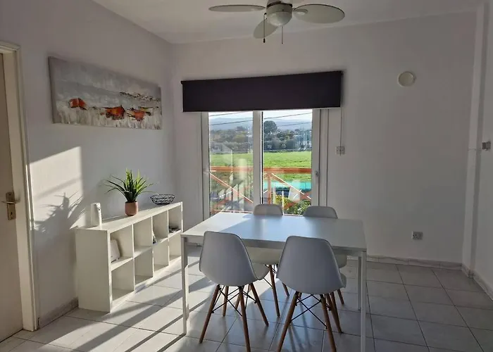 Blue Pearl, Seaside Aprtm With Pool At Latchi Marina Polis