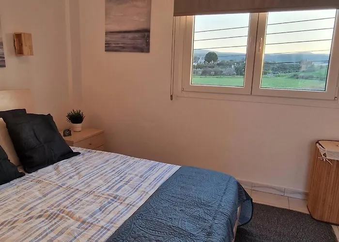 Blue Pearl, Seaside Aprtm With Pool At Latchi Marina Polis