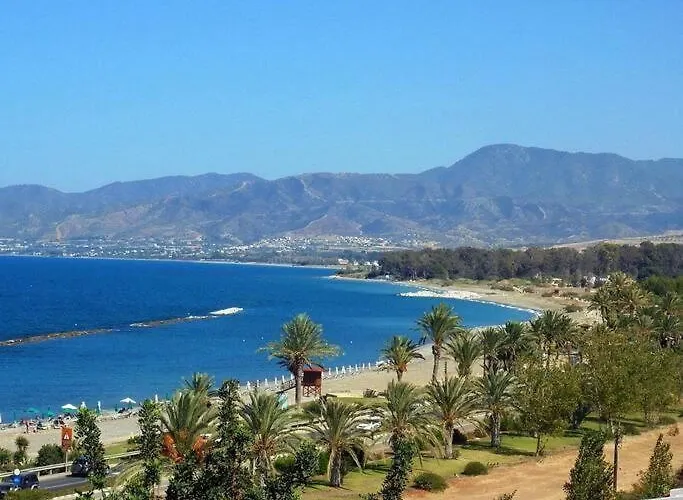 Blue Pearl, Seaside Aprtm With Pool At Latchi Marina Polis