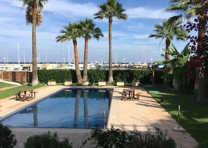 Blue Pearl, Seaside Aprtm With Pool At Latchi Marina Polis